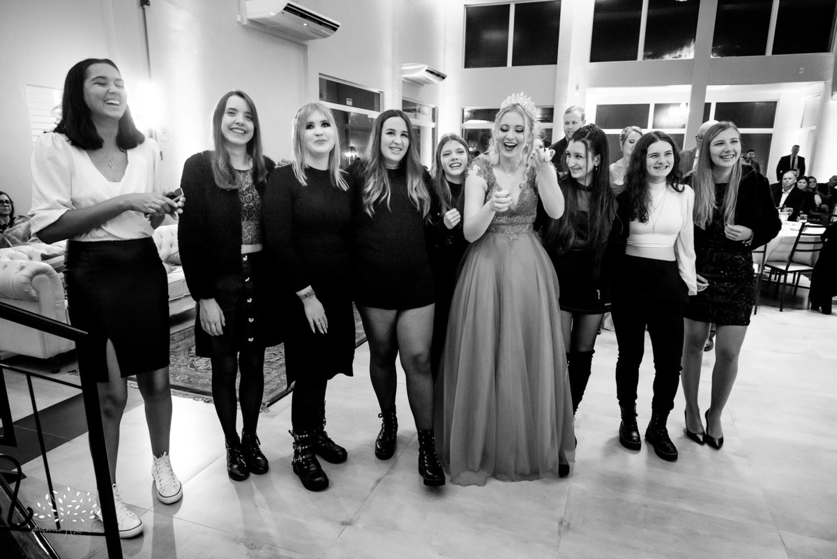 Milena – Milena 15 Anos – Festa – Festa Debutante – Chácara do Amanhecer – Debutante – Campo – Felicidade – Loira – Fotografia de Família – Debutante – Pôr do Sol – Exigente – Vermelho – Antonio Rocha Fotografias – Pelotas – Quinze Anos – Alegria – Feliz