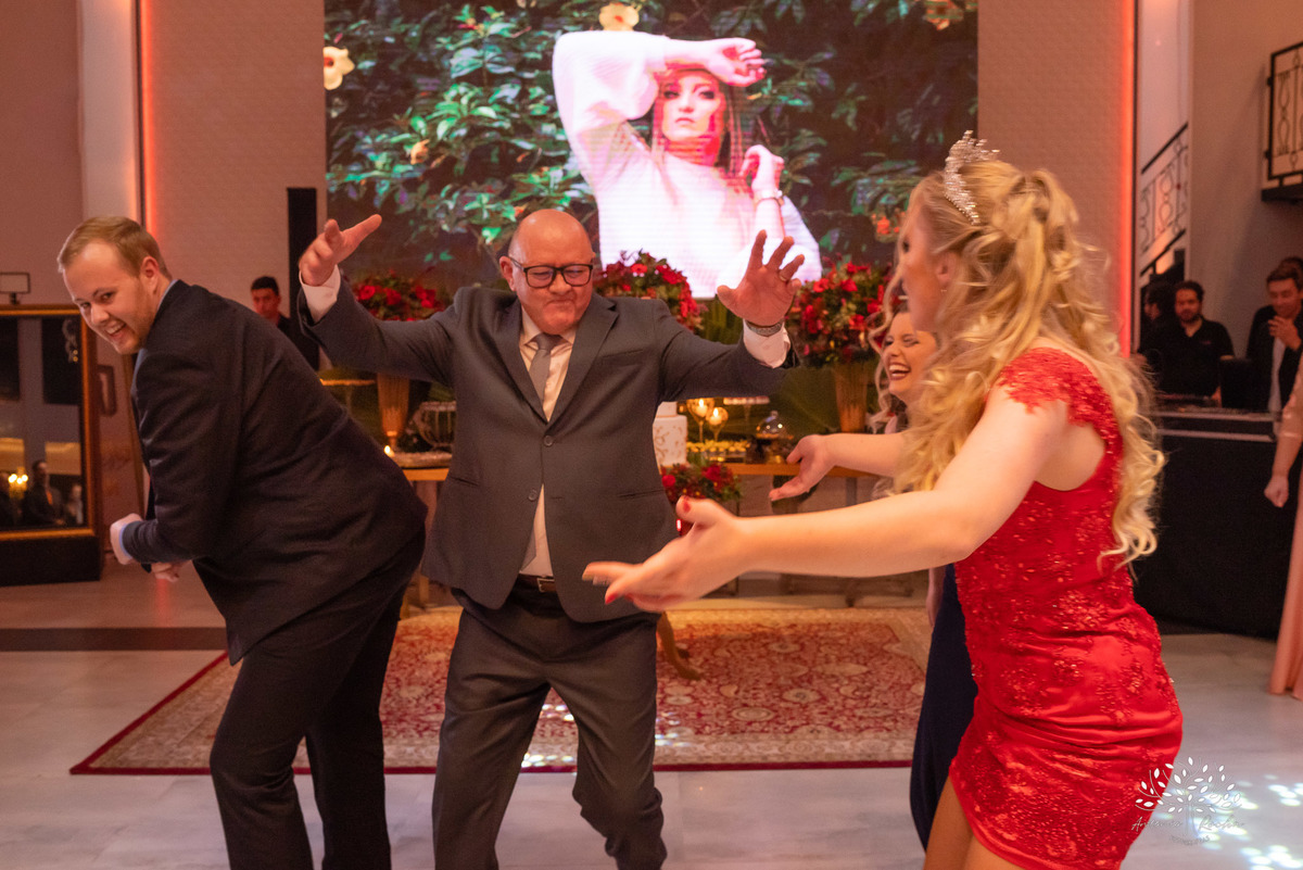 Milena – Milena 15 Anos – Festa – Festa Debutante – Chácara do Amanhecer – Debutante – Campo – Felicidade – Loira – Fotografia de Família – Debutante – Pôr do Sol – Exigente – Vermelho – Antonio Rocha Fotografias – Pelotas – Quinze Anos – Alegria – Feliz