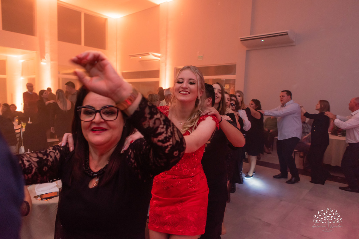 Milena – Milena 15 Anos – Festa – Festa Debutante – Chácara do Amanhecer – Debutante – Campo – Felicidade – Loira – Fotografia de Família – Debutante – Pôr do Sol – Exigente – Vermelho – Antonio Rocha Fotografias – Pelotas – Quinze Anos – Alegria – Feliz