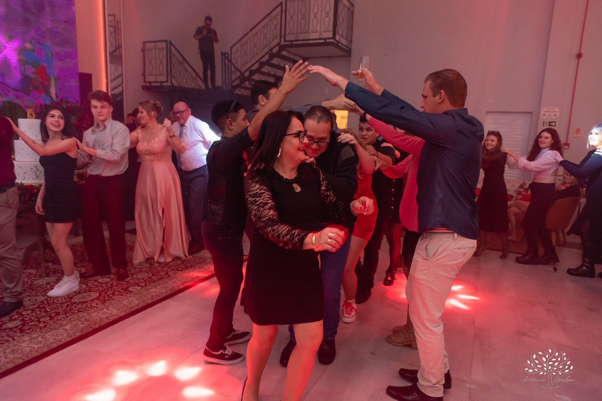 Milena – Milena 15 Anos – Festa – Festa Debutante – Chácara do Amanhecer – Debutante – Campo – Felicidade – Loira – Fotografia de Família – Debutante – Pôr do Sol – Exigente – Vermelho – Antonio Rocha Fotografias – Pelotas – Quinze Anos – Alegria – Feliz