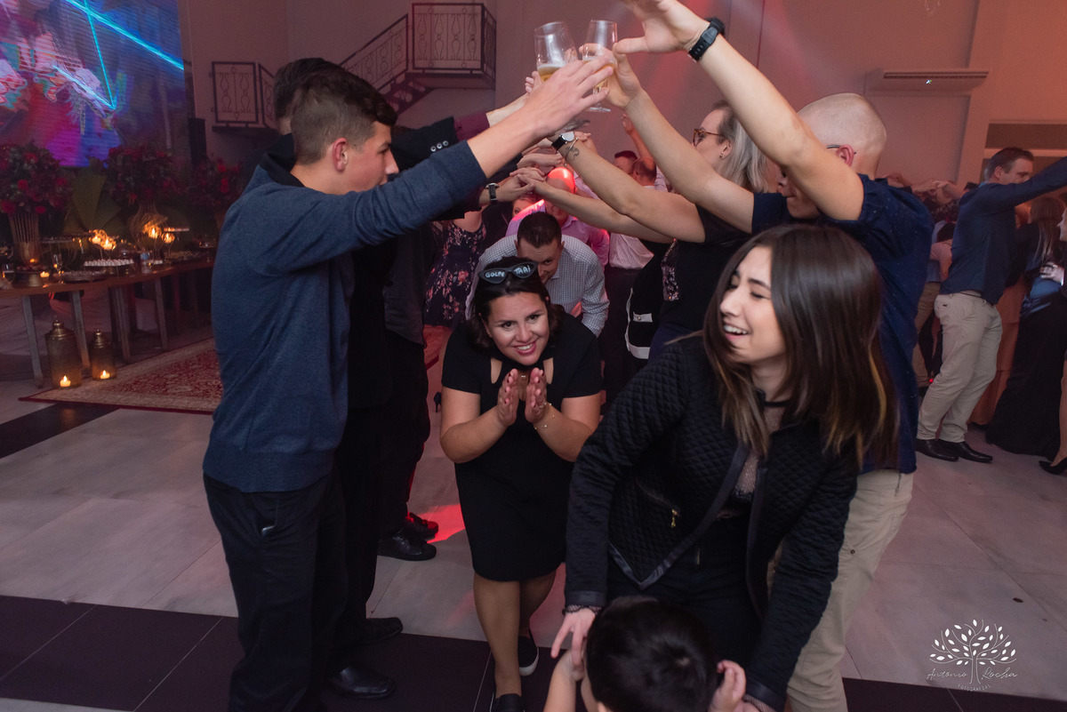 Milena – Milena 15 Anos – Festa – Festa Debutante – Chácara do Amanhecer – Debutante – Campo – Felicidade – Loira – Fotografia de Família – Debutante – Pôr do Sol – Exigente – Vermelho – Antonio Rocha Fotografias – Pelotas – Quinze Anos – Alegria – Feliz