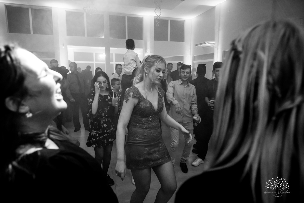 Milena – Milena 15 Anos – Festa – Festa Debutante – Chácara do Amanhecer – Debutante – Campo – Felicidade – Loira – Fotografia de Família – Debutante – Pôr do Sol – Exigente – Vermelho – Antonio Rocha Fotografias – Pelotas – Quinze Anos – Alegria – Feliz