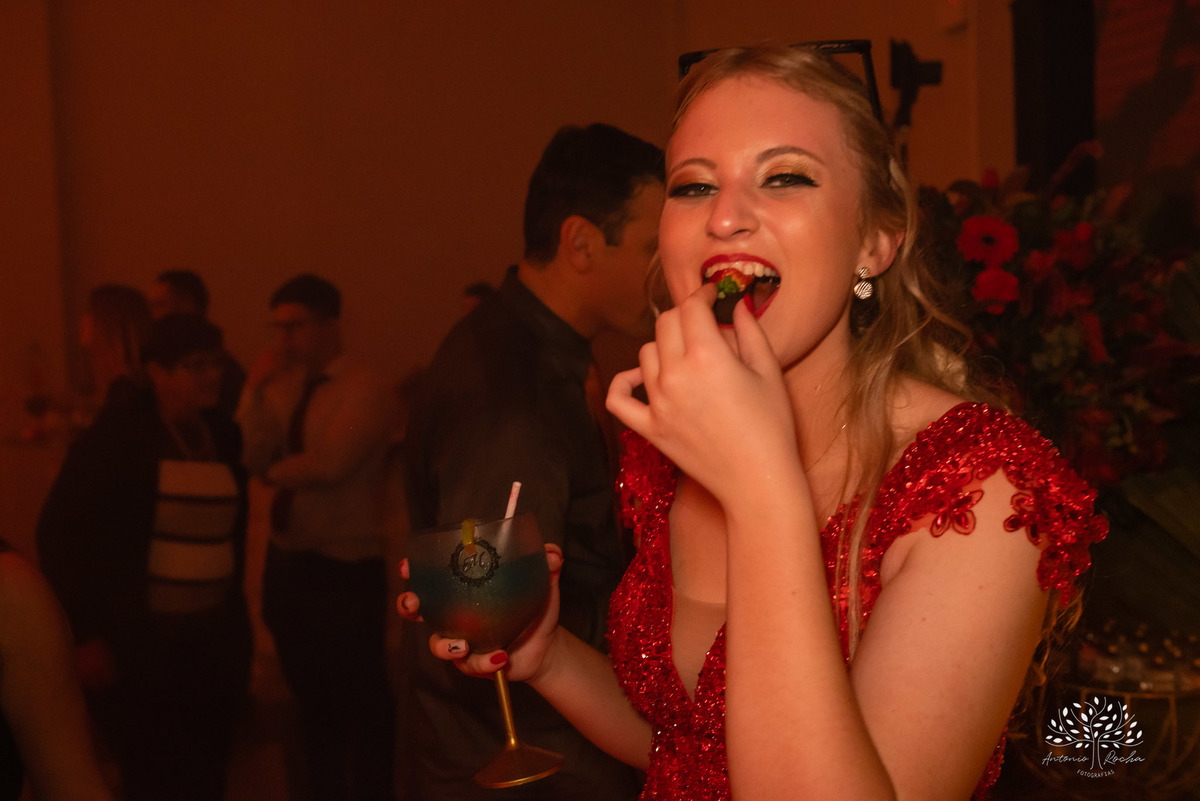 Milena – Milena 15 Anos – Festa – Festa Debutante – Chácara do Amanhecer – Debutante – Campo – Felicidade – Loira – Fotografia de Família – Debutante – Pôr do Sol – Exigente – Vermelho – Antonio Rocha Fotografias – Pelotas – Quinze Anos – Alegria – Feliz