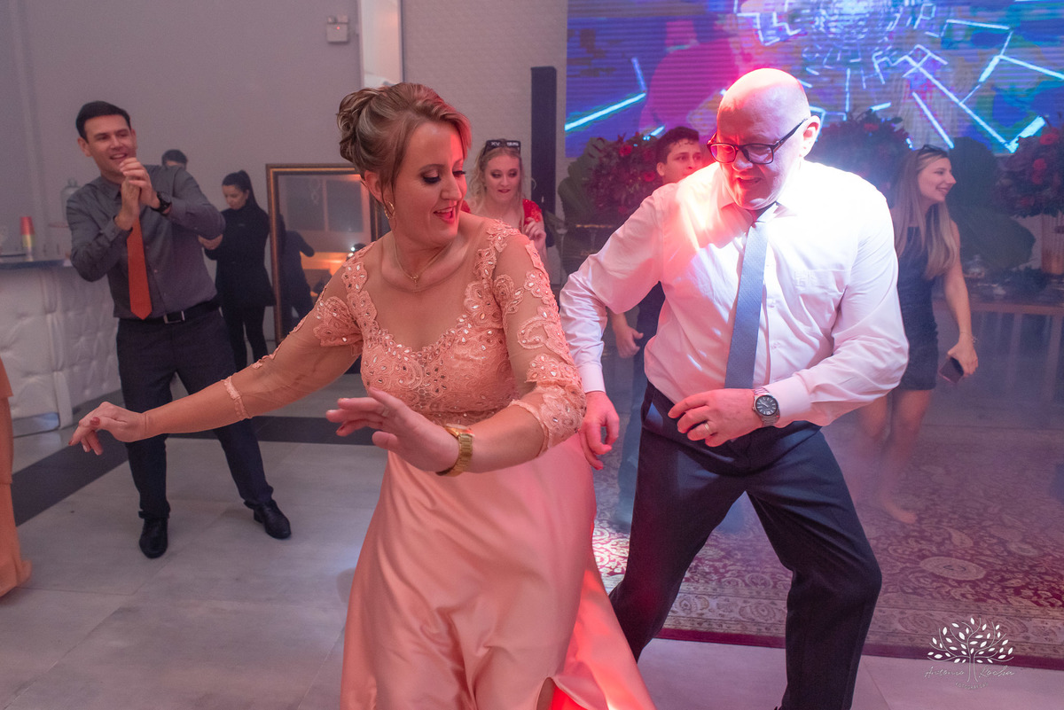 Milena – Milena 15 Anos – Festa – Festa Debutante – Chácara do Amanhecer – Debutante – Campo – Felicidade – Loira – Fotografia de Família – Debutante – Pôr do Sol – Exigente – Vermelho – Antonio Rocha Fotografias – Pelotas – Quinze Anos – Alegria – Feliz