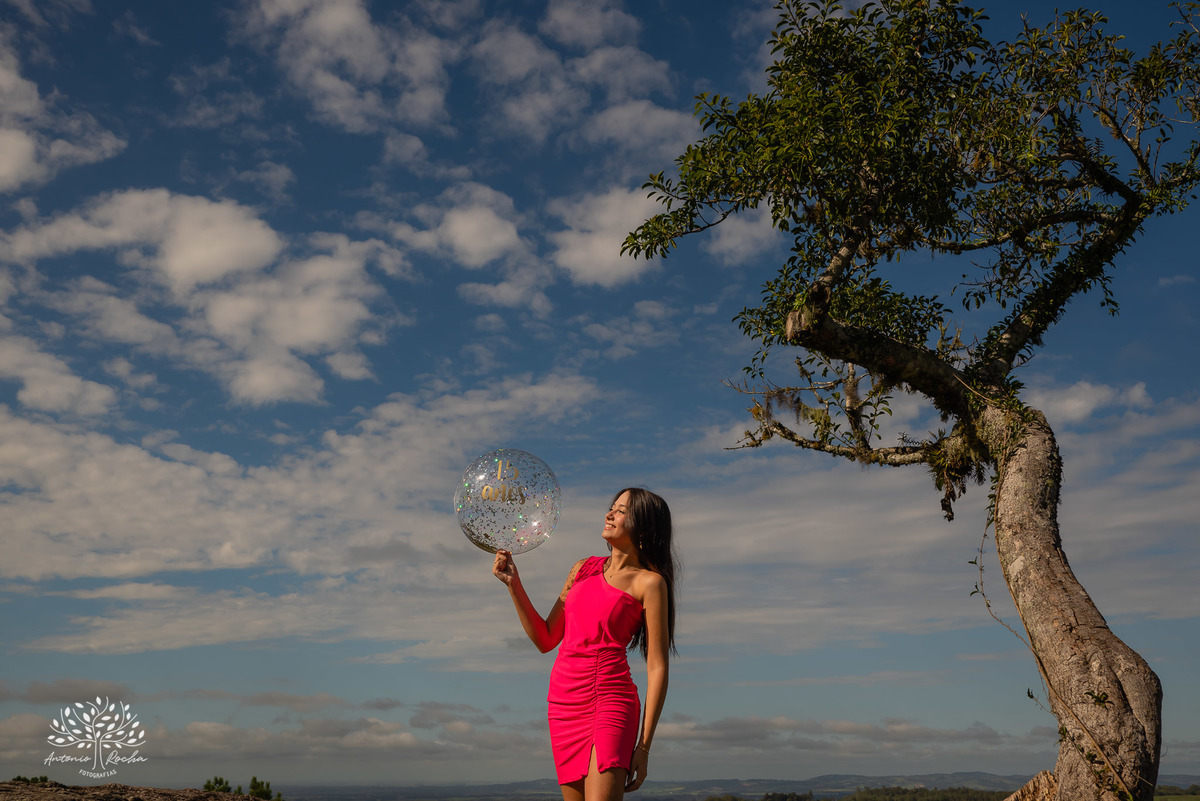 Nathália – Nathália 15 Anos – Ensaio – Ensaio Debutante – Parque Stone Land – Debutante – Campo – Felicidade – Livro – Fotografia de Família – Debutante – Pôr do Sol – Sorrir – Sorriso – Antonio Rocha Fotografias – Pelotas – Linda – Ensaio Externo – Vida 