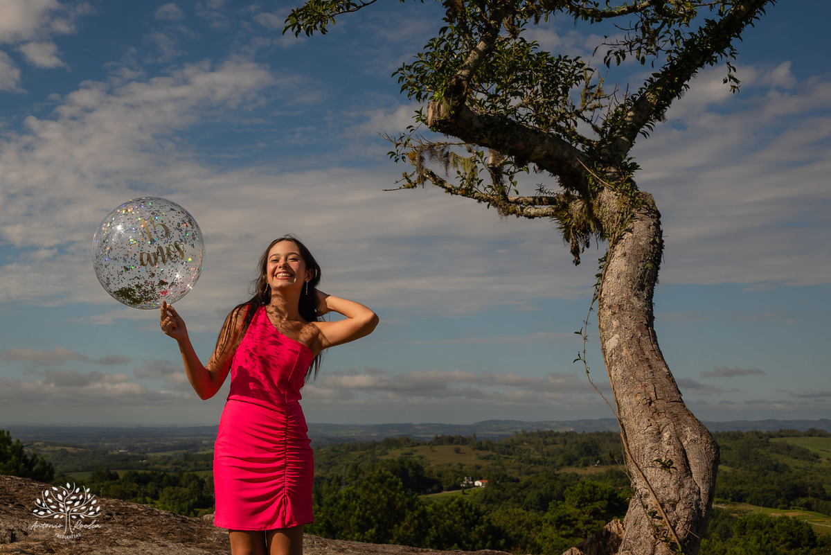 Nathália – Nathália 15 Anos – Ensaio – Ensaio Debutante – Parque Stone Land – Debutante – Campo – Felicidade – Livro – Fotografia de Família – Debutante – Pôr do Sol – Sorrir – Sorriso – Antonio Rocha Fotografias – Pelotas – Linda – Ensaio Externo – Vida