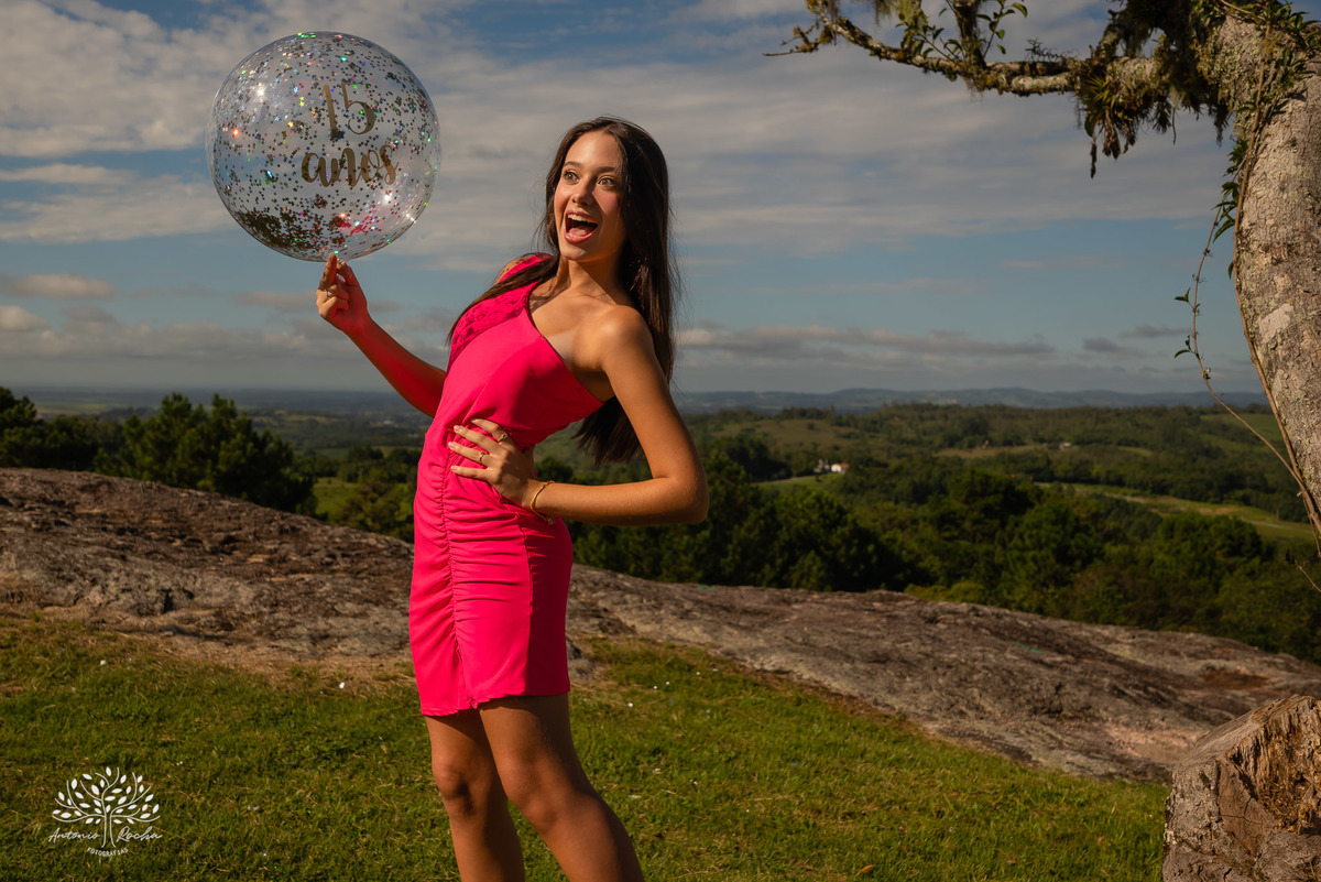 Nathália – Nathália 15 Anos – Ensaio – Ensaio Debutante – Parque Stone Land – Debutante – Campo – Felicidade – Livro – Fotografia de Família – Debutante – Pôr do Sol – Sorrir – Sorriso – Antonio Rocha Fotografias – Pelotas – Linda – Ensaio Externo – Vida 