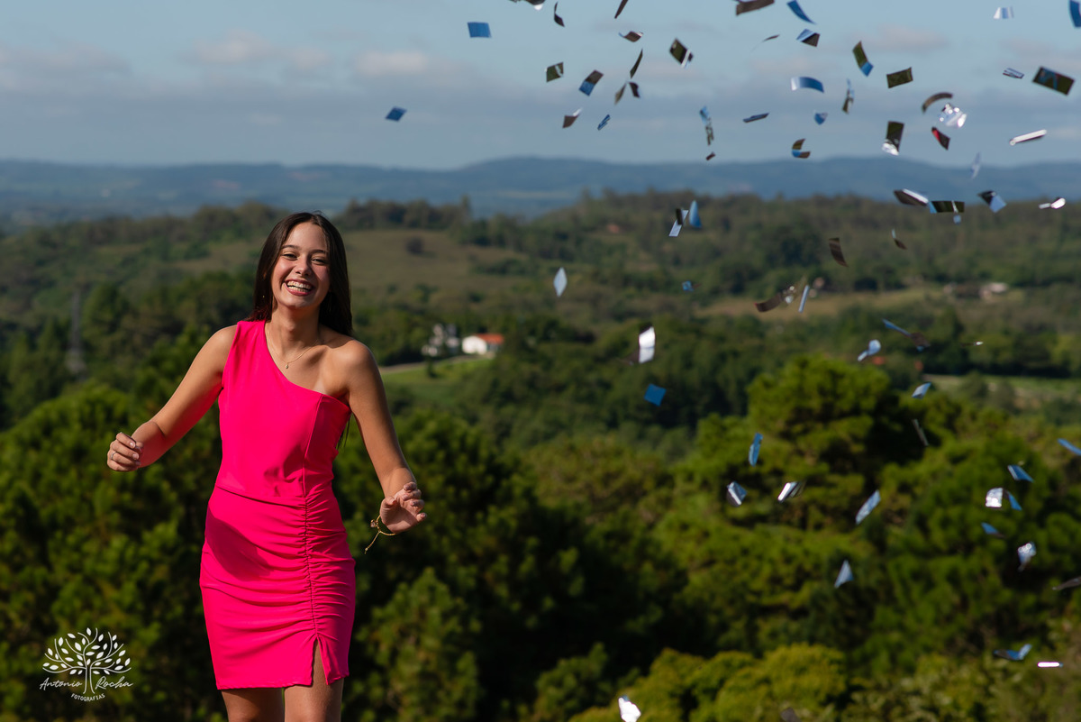 Nathália – Nathália 15 Anos – Ensaio – Ensaio Debutante – Parque Stone Land – Debutante – Campo – Felicidade – Livro – Fotografia de Família – Debutante – Pôr do Sol – Sorrir – Sorriso – Antonio Rocha Fotografias – Pelotas – Linda – Ensaio Externo – Vida 