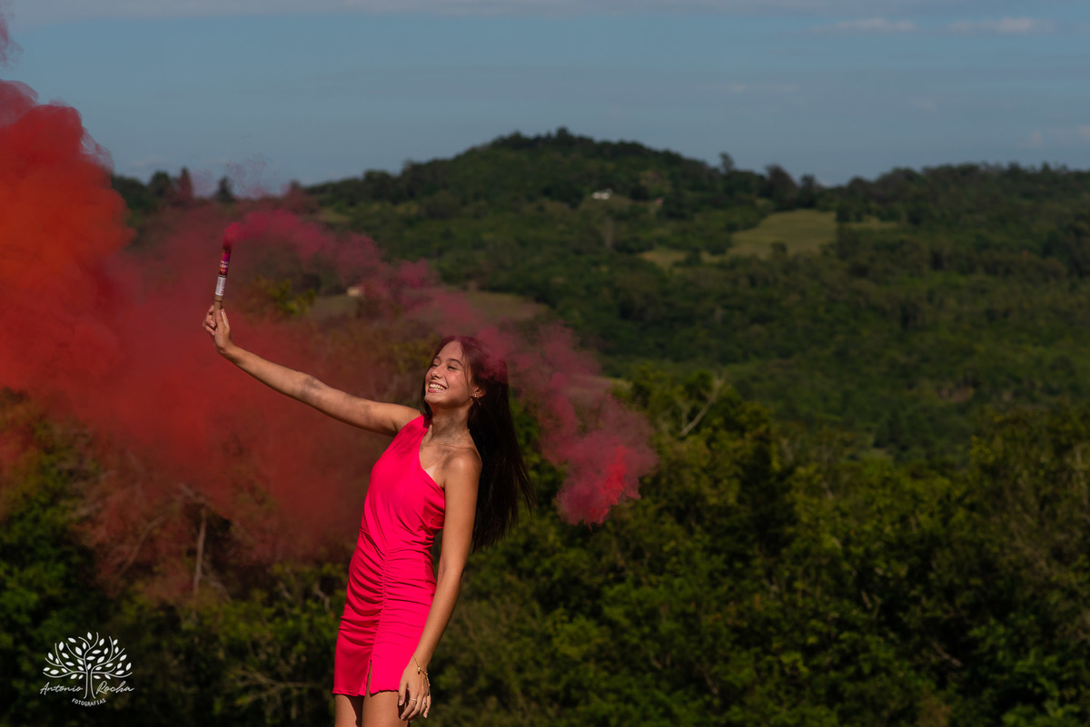 Nathália – Nathália 15 Anos – Ensaio – Ensaio Debutante – Parque Stone Land – Debutante – Campo – Felicidade – Livro – Fotografia de Família – Debutante – Pôr do Sol – Sorrir – Sorriso – Antonio Rocha Fotografias – Pelotas – Linda – Ensaio Externo – Vida 