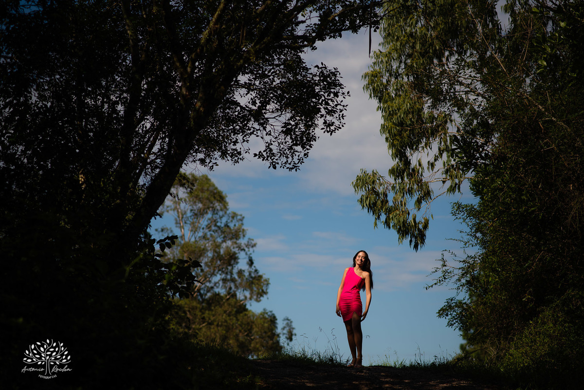 Nathália – Nathália 15 Anos – Ensaio – Ensaio Debutante – Parque Stone Land – Debutante – Campo – Felicidade – Livro – Fotografia de Família – Debutante – Pôr do Sol – Sorrir – Sorriso – Antonio Rocha Fotografias – Pelotas – Linda – Ensaio Externo – Vida 