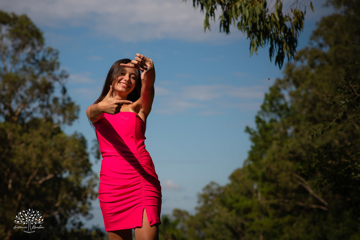 Nathália – Nathália 15 Anos – Ensaio – Ensaio Debutante – Parque Stone Land – Debutante – Campo – Felicidade – Livro – Fotografia de Família – Debutante – Pôr do Sol – Sorrir – Sorriso – Antonio Rocha Fotografias – Pelotas – Linda – Ensaio Externo – Vida 