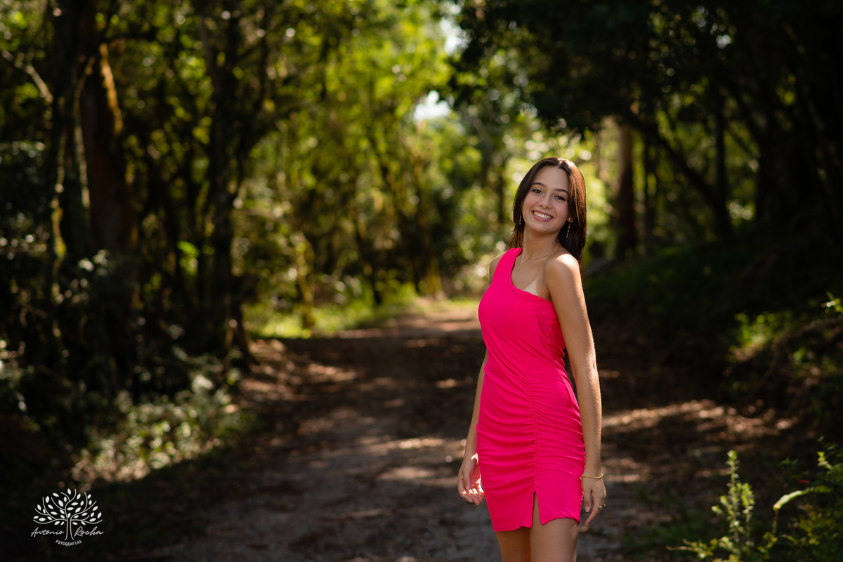 Nathália – Nathália 15 Anos – Ensaio – Ensaio Debutante – Parque Stone Land – Debutante – Campo – Felicidade – Livro – Fotografia de Família – Debutante – Pôr do Sol – Sorrir – Sorriso – Antonio Rocha Fotografias – Pelotas – Linda – Ensaio Externo – Vida 