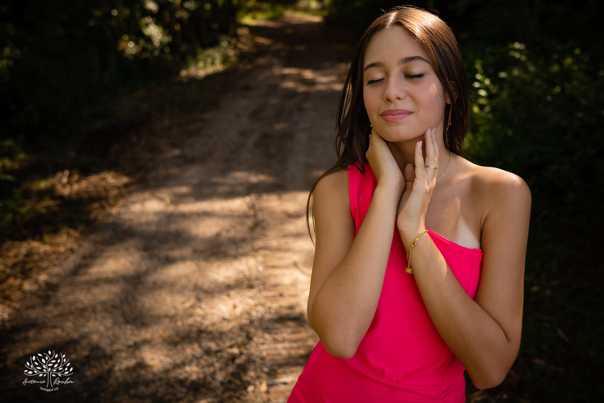 Nathália – Nathália 15 Anos – Ensaio – Ensaio Debutante – Parque Stone Land – Debutante – Campo – Felicidade – Livro – Fotografia de Família – Debutante – Pôr do Sol – Sorrir – Sorriso – Antonio Rocha Fotografias – Pelotas – Linda – Ensaio Externo – Vida 
