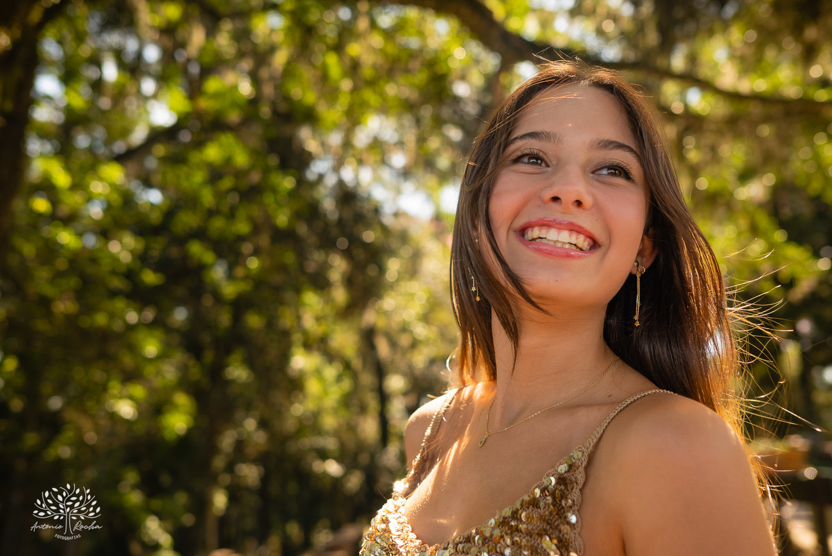 Nathália – Nathália 15 Anos – Ensaio – Ensaio Debutante – Parque Stone Land – Debutante – Campo – Felicidade – Livro – Fotografia de Família – Debutante – Pôr do Sol – Sorrir – Sorriso – Antonio Rocha Fotografias – Pelotas – Linda – Ensaio Externo – Vida 