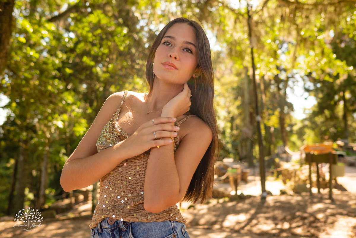 Nathália – Nathália 15 Anos – Ensaio – Ensaio Debutante – Parque Stone Land – Debutante – Campo – Felicidade – Livro – Fotografia de Família – Debutante – Pôr do Sol – Sorrir – Sorriso – Antonio Rocha Fotografias – Pelotas – Linda – Ensaio Externo – Vida 