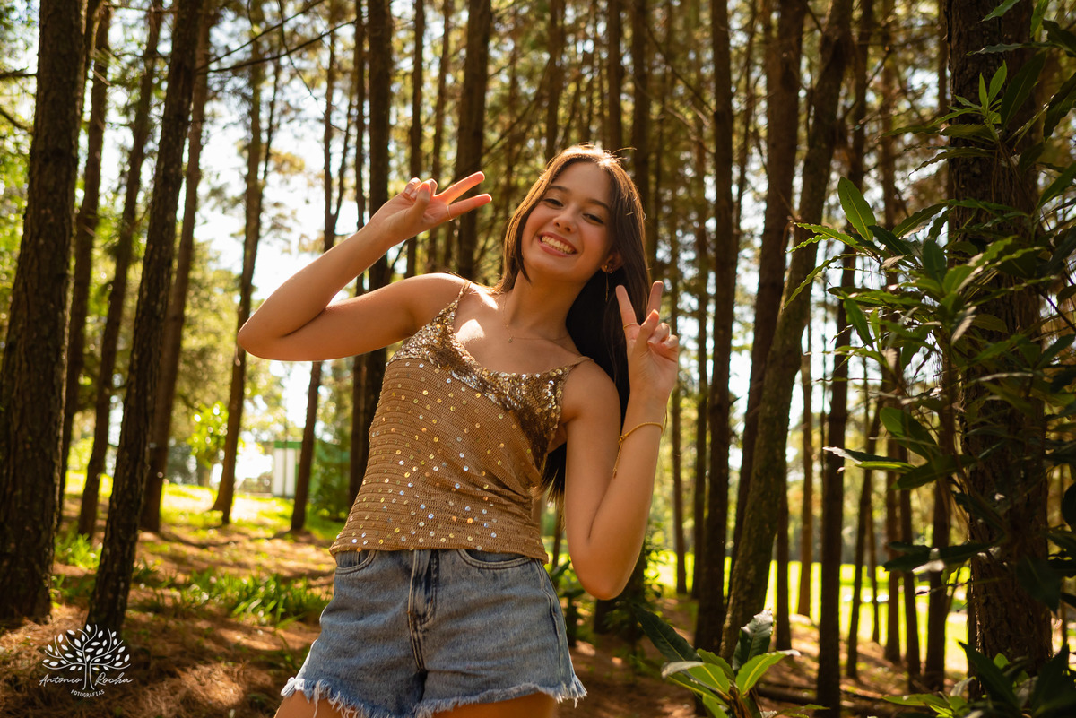 Nathália – Nathália 15 Anos – Ensaio – Ensaio Debutante – Parque Stone Land – Debutante – Campo – Felicidade – Livro – Fotografia de Família – Debutante – Pôr do Sol – Sorrir – Sorriso – Antonio Rocha Fotografias – Pelotas – Linda – Ensaio Externo – Vida 