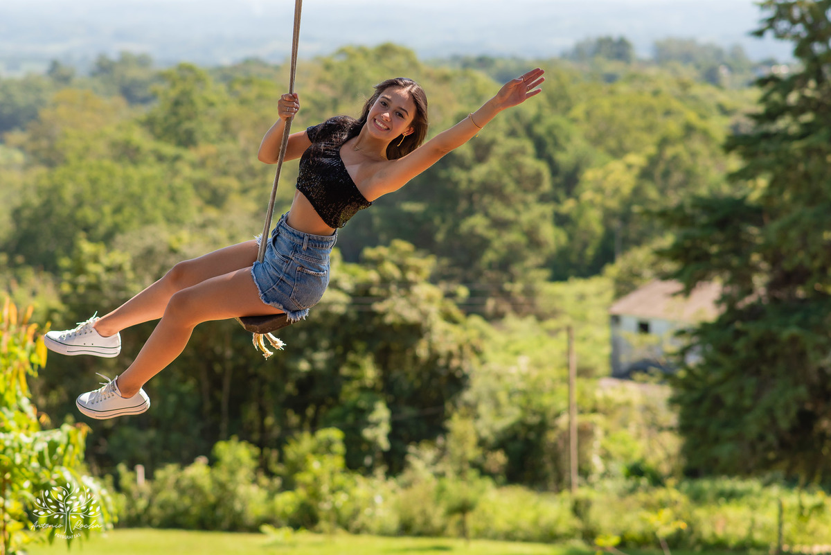 Nathália – Nathália 15 Anos – Ensaio – Ensaio Debutante – Parque Stone Land – Debutante – Campo – Felicidade – Livro – Fotografia de Família – Debutante – Pôr do Sol – Sorrir – Sorriso – Antonio Rocha Fotografias – Pelotas – Linda – Ensaio Externo – Vida 