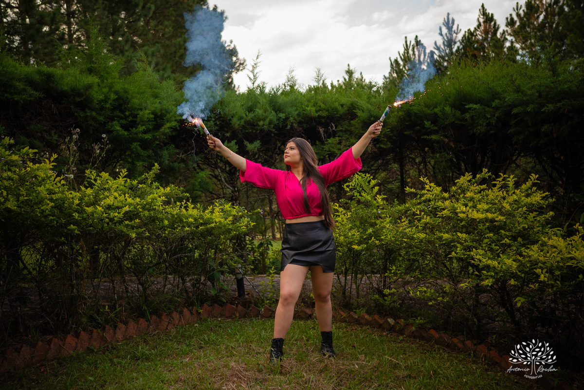 Julia Insaurriaga – Julia 15 Anos – Ensaio – Ensaio Debutante – Chácara da Família Fiss – Debutante – Campo – Felicidade – Chimarrão – Fotografia de Família – Debutante – Pôr do Sol – Vestido – Azul – Antonio Rocha Fotografias – Pelotas – Linda – Viver