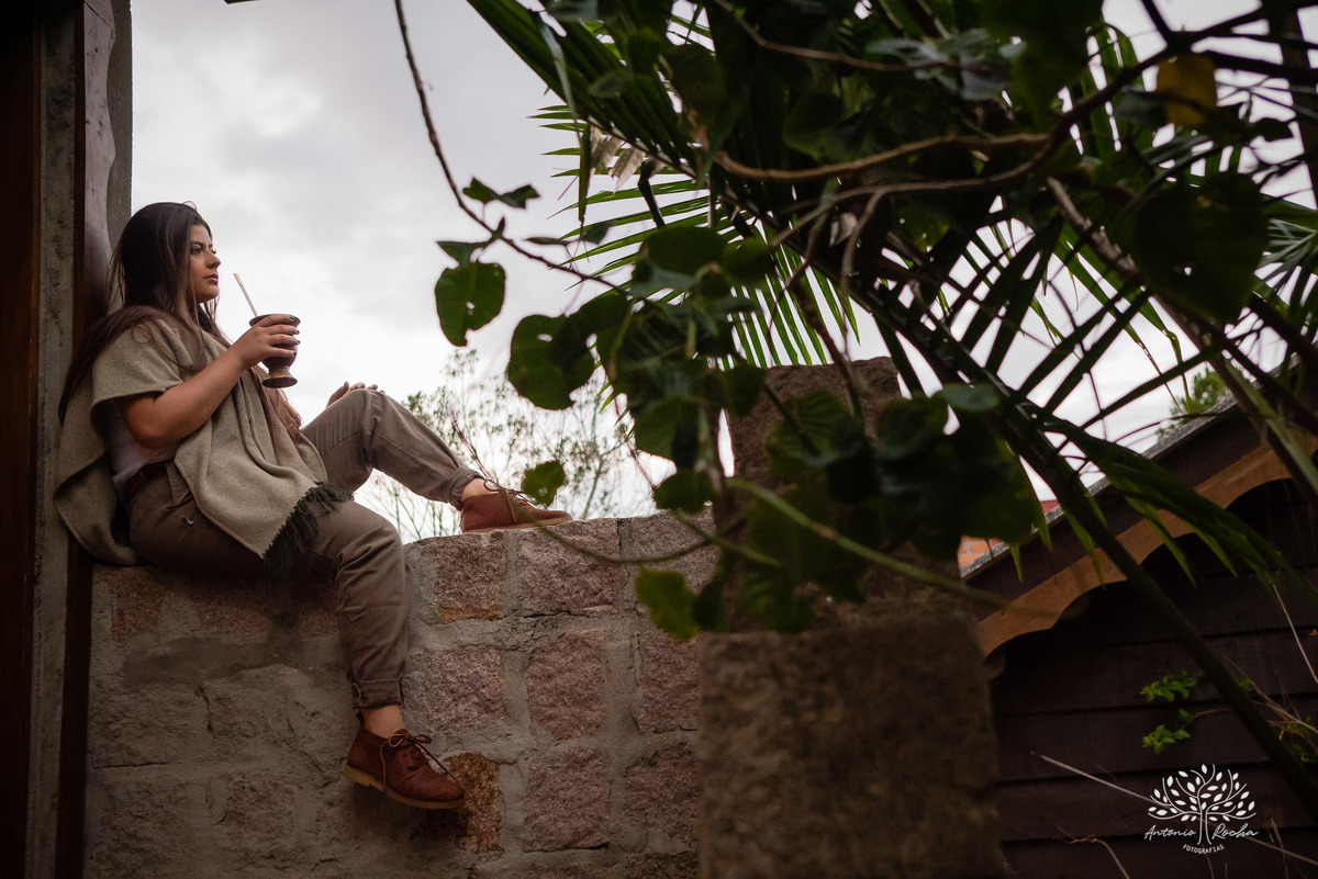 Julia Insaurriaga – Julia 15 Anos – Ensaio – Ensaio Debutante – Chácara da Família Fiss – Debutante – Campo – Felicidade – Chimarrão – Fotografia de Família – Debutante – Pôr do Sol – Vestido – Azul – Antonio Rocha Fotografias – Pelotas – Linda – Viver