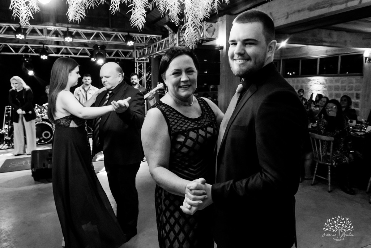 Gabi – Gui – Gabi e Gui – Recepção de Formatura – Formei – Engenharia Civil, Costeira e Portuária – Educação Física – Chácara da Família Fiss – Felicidade – Irmãos – Sorrir – Sorriso – Antonio Rocha Fotografias – Pelotas – Vida Boa – Festão – Noite Linda