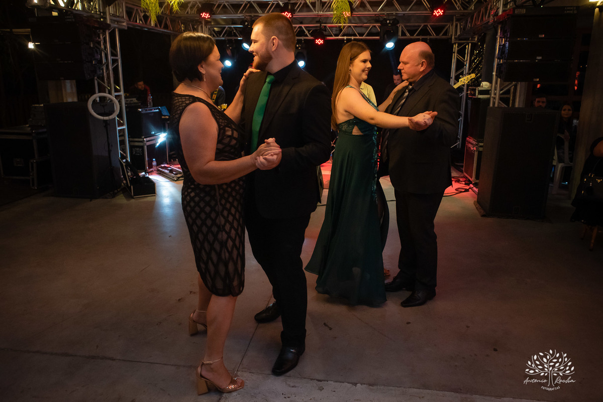 Gabi – Gui – Gabi e Gui – Recepção de Formatura – Formei – Engenharia Civil, Costeira e Portuária – Educação Física – Chácara da Família Fiss – Felicidade – Irmãos – Sorrir – Sorriso – Antonio Rocha Fotografias – Pelotas – Vida Boa – Festão – Noite Linda