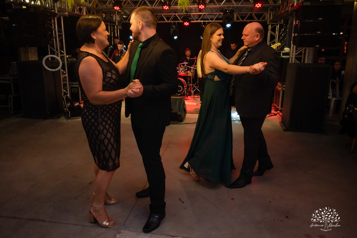 Gabi – Gui – Gabi e Gui – Recepção de Formatura – Formei – Engenharia Civil, Costeira e Portuária – Educação Física – Chácara da Família Fiss – Felicidade – Irmãos – Sorrir – Sorriso – Antonio Rocha Fotografias – Pelotas – Vida Boa – Festão – Noite Linda