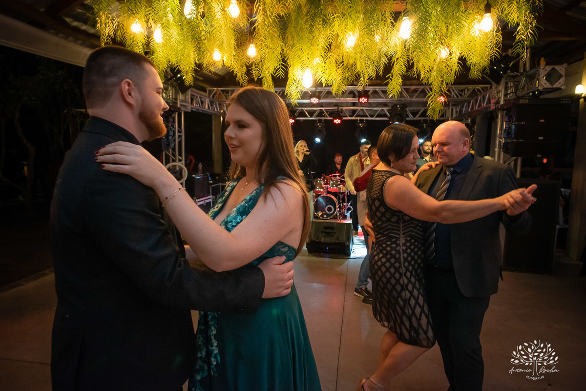Gabi – Gui – Gabi e Gui – Recepção de Formatura – Formei – Engenharia Civil, Costeira e Portuária – Educação Física – Chácara da Família Fiss – Felicidade – Irmãos – Sorrir – Sorriso – Antonio Rocha Fotografias – Pelotas – Vida Boa – Festão – Noite Linda