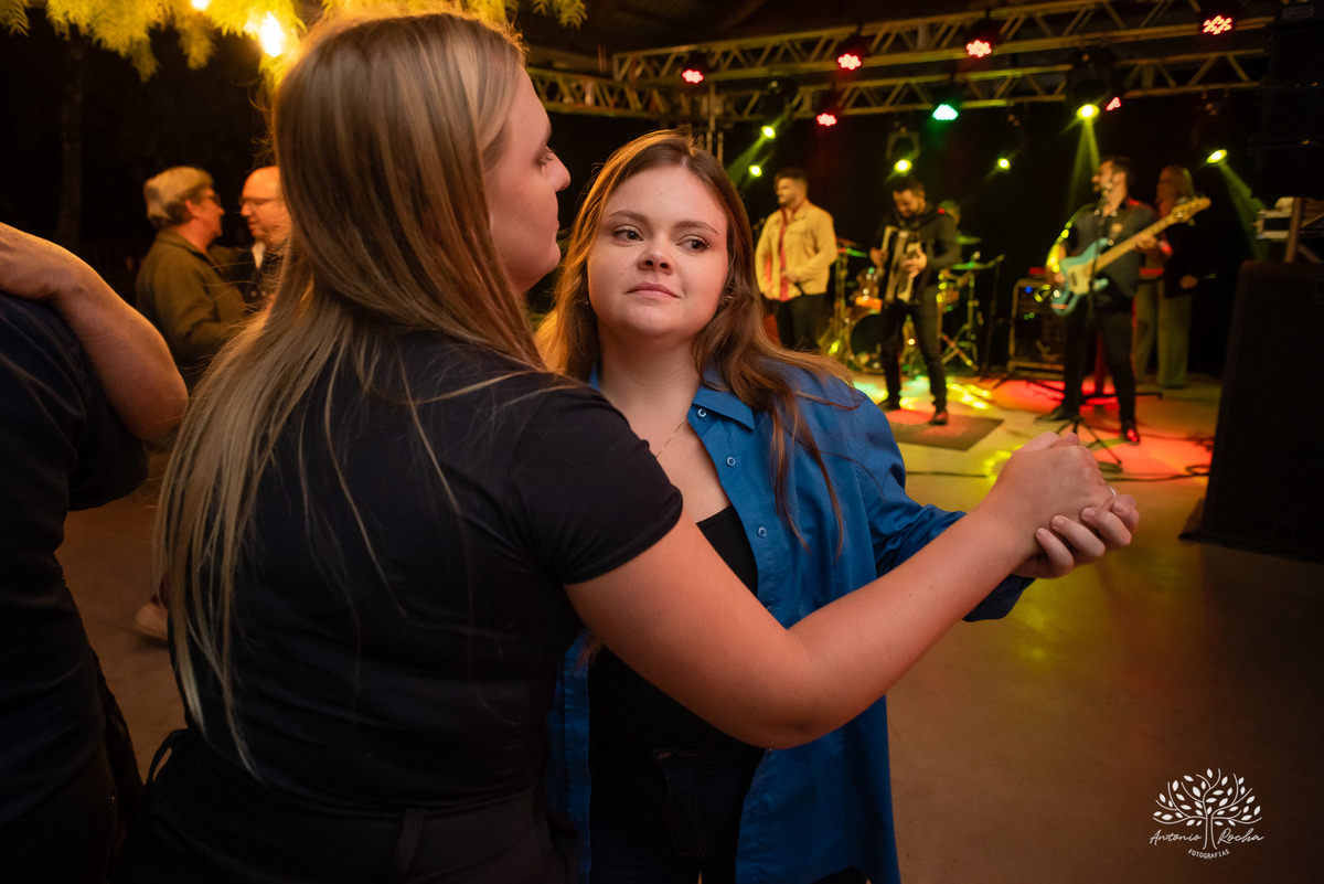 Gabi – Gui – Gabi e Gui – Recepção de Formatura – Formei – Engenharia Civil, Costeira e Portuária – Educação Física – Chácara da Família Fiss – Felicidade – Irmãos – Sorrir – Sorriso – Antonio Rocha Fotografias – Pelotas – Vida Boa – Festão – Noite Linda