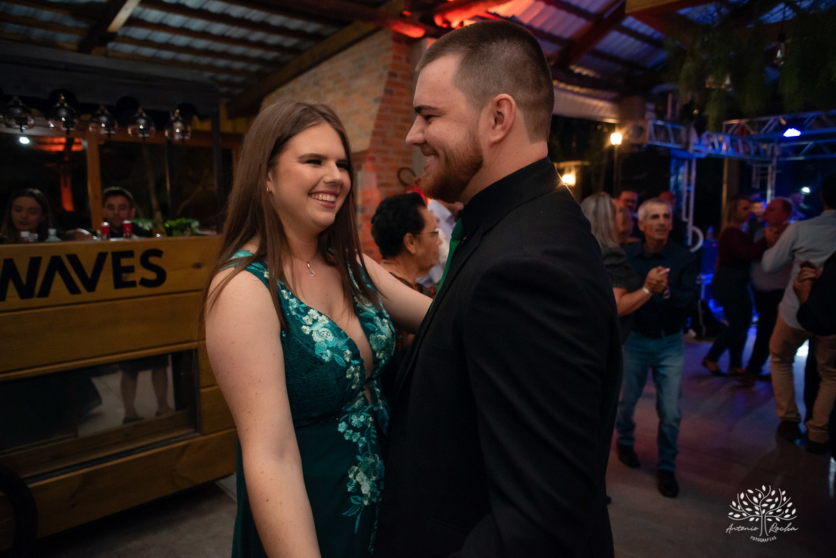 Gabi – Gui – Gabi e Gui – Recepção de Formatura – Formei – Engenharia Civil, Costeira e Portuária – Educação Física – Chácara da Família Fiss – Felicidade – Irmãos – Sorrir – Sorriso – Antonio Rocha Fotografias – Pelotas – Vida Boa – Festão – Noite Linda