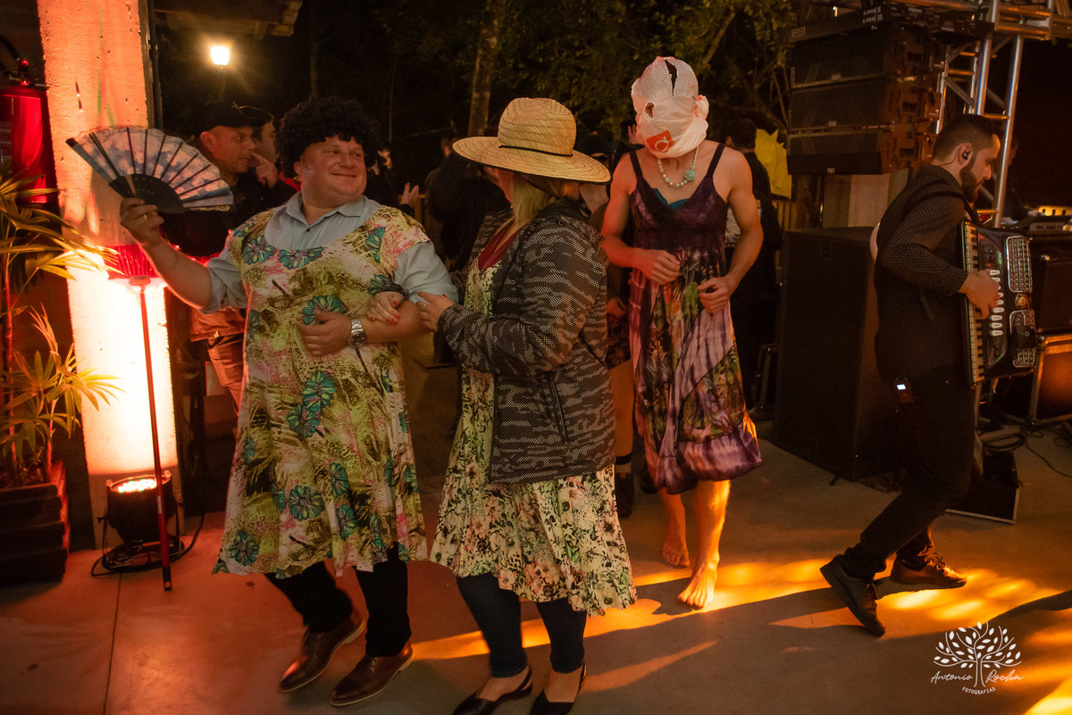 Gabi – Gui – Gabi e Gui – Recepção de Formatura – Formei – Engenharia Civil, Costeira e Portuária – Educação Física – Chácara da Família Fiss – Felicidade – Irmãos – Sorrir – Sorriso – Antonio Rocha Fotografias – Pelotas – Vida Boa – Festão – Noite Linda
