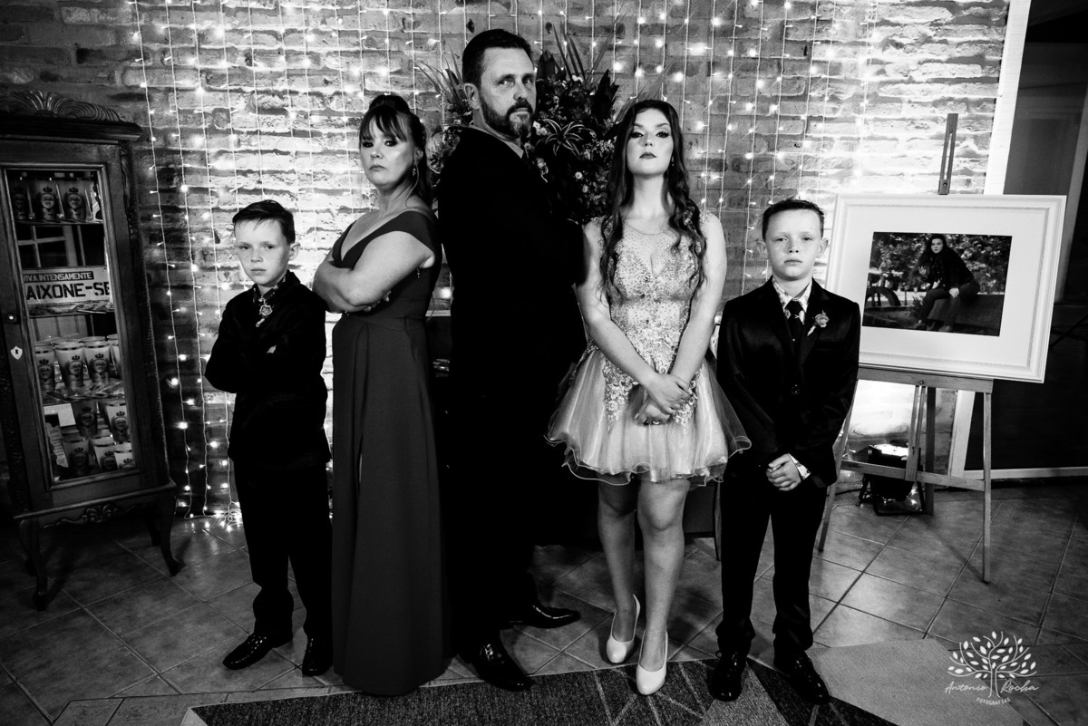 Julia – Júlia 15 Anos – Festa – Festa Debutante – Dom Manuel Quinta de Eventos – Debutante – Campo – Felicidade – Sardas – Fotografia de Família – Debutante – Pôr do Sol – Felicidade – Dourado – Antonio Rocha Fotografias – Pelotas – Quinze Anos – Alegria