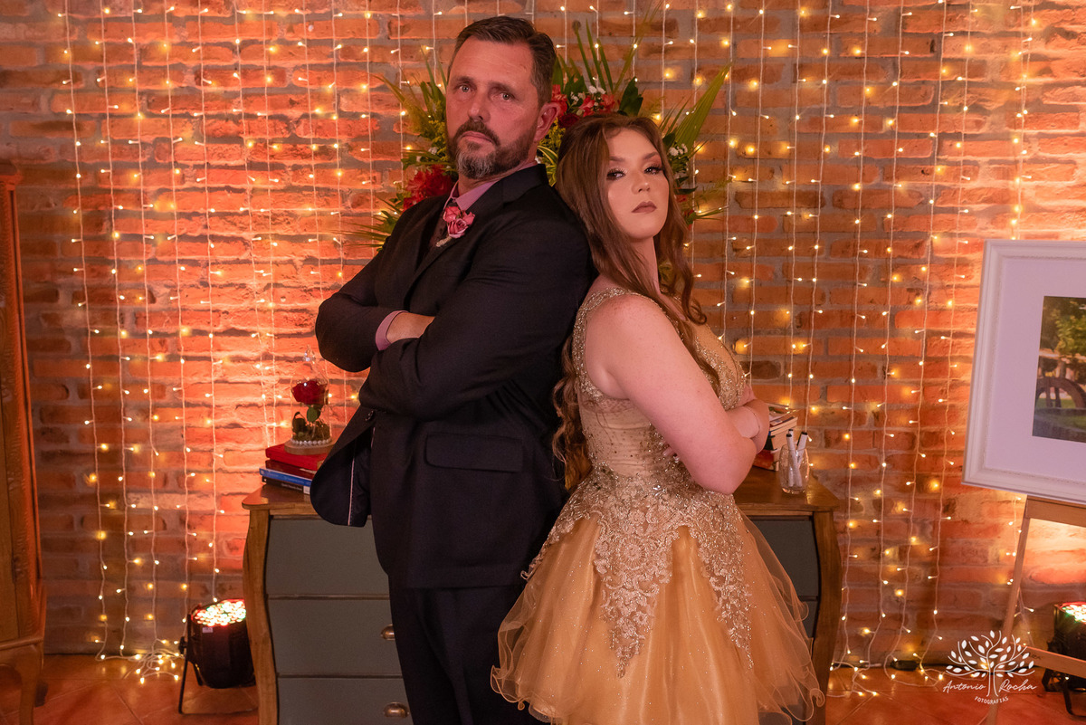 Julia – Júlia 15 Anos – Festa – Festa Debutante – Dom Manuel Quinta de Eventos – Debutante – Campo – Felicidade – Sardas – Fotografia de Família – Debutante – Pôr do Sol – Felicidade – Dourado – Antonio Rocha Fotografias – Pelotas – Quinze Anos – Alegria