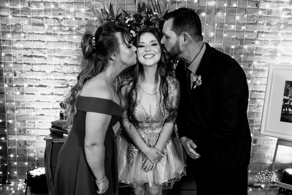 Julia – Júlia 15 Anos – Festa – Festa Debutante – Dom Manuel Quinta de Eventos – Debutante – Campo – Felicidade – Sardas – Fotografia de Família – Debutante – Pôr do Sol – Felicidade – Dourado – Antonio Rocha Fotografias – Pelotas – Quinze Anos – Alegria