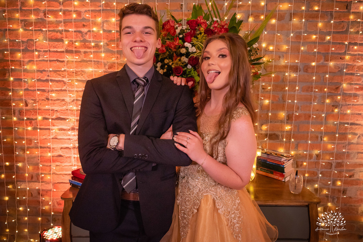 Julia – Júlia 15 Anos – Festa – Festa Debutante – Dom Manuel Quinta de Eventos – Debutante – Campo – Felicidade – Sardas – Fotografia de Família – Debutante – Pôr do Sol – Felicidade – Dourado – Antonio Rocha Fotografias – Pelotas – Quinze Anos – Alegria