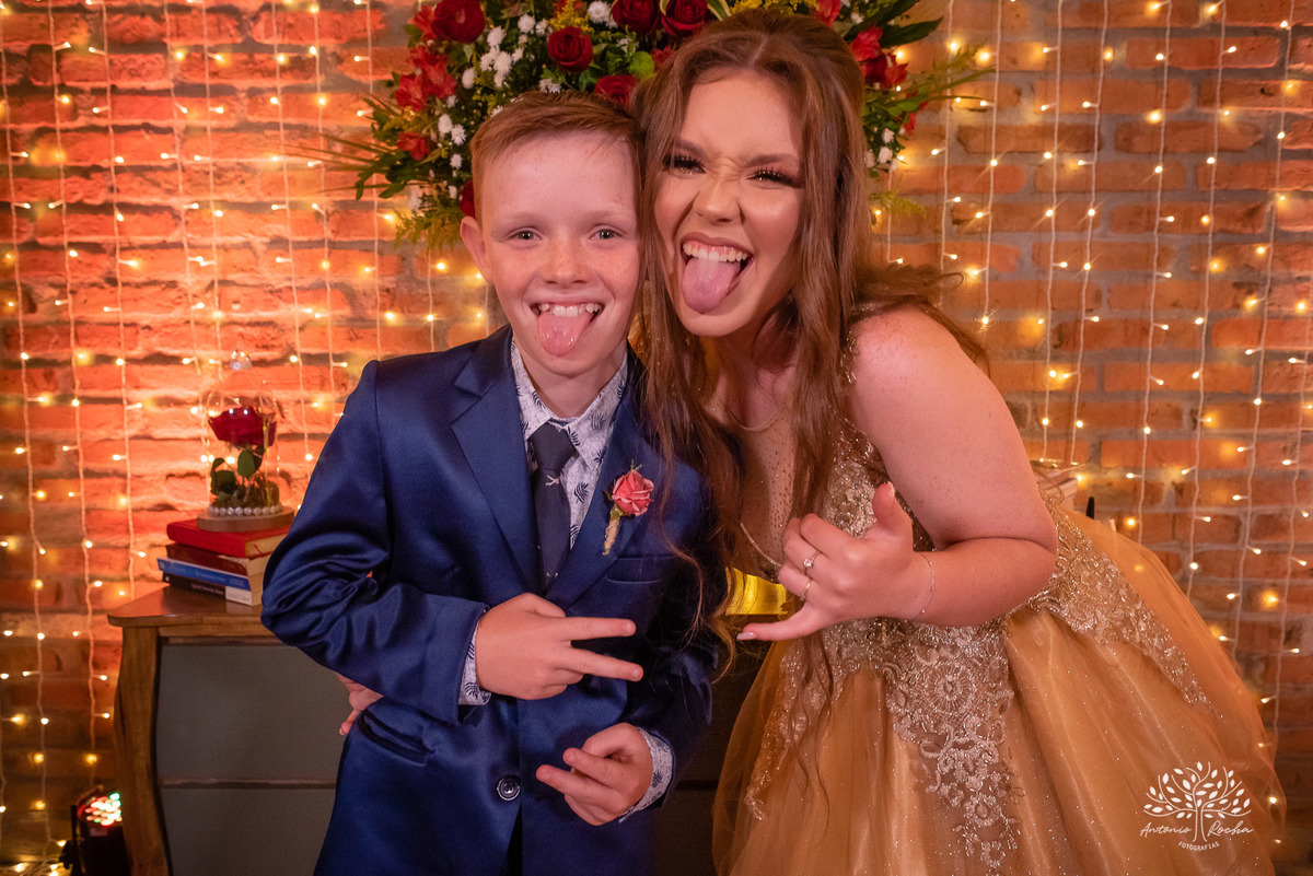 Julia – Júlia 15 Anos – Festa – Festa Debutante – Dom Manuel Quinta de Eventos – Debutante – Campo – Felicidade – Sardas – Fotografia de Família – Debutante – Pôr do Sol – Felicidade – Dourado – Antonio Rocha Fotografias – Pelotas – Quinze Anos – Alegria