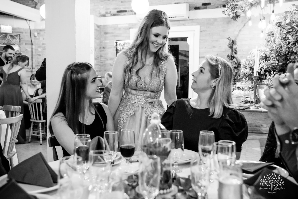 Julia – Júlia 15 Anos – Festa – Festa Debutante – Dom Manuel Quinta de Eventos – Debutante – Campo – Felicidade – Sardas – Fotografia de Família – Debutante – Pôr do Sol – Felicidade – Dourado – Antonio Rocha Fotografias – Pelotas – Quinze Anos – Alegria