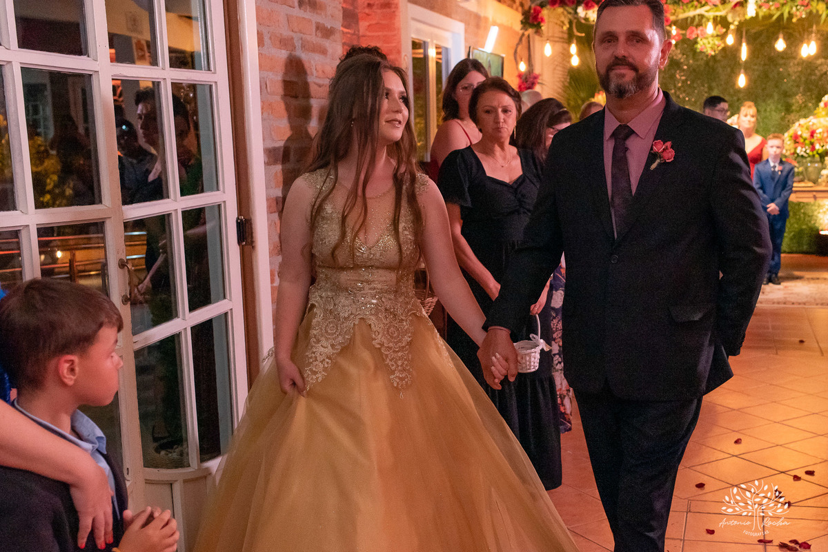 Julia – Júlia 15 Anos – Festa – Festa Debutante – Dom Manuel Quinta de Eventos – Debutante – Campo – Felicidade – Sardas – Fotografia de Família – Debutante – Pôr do Sol – Felicidade – Dourado – Antonio Rocha Fotografias – Pelotas – Quinze Anos – Alegria