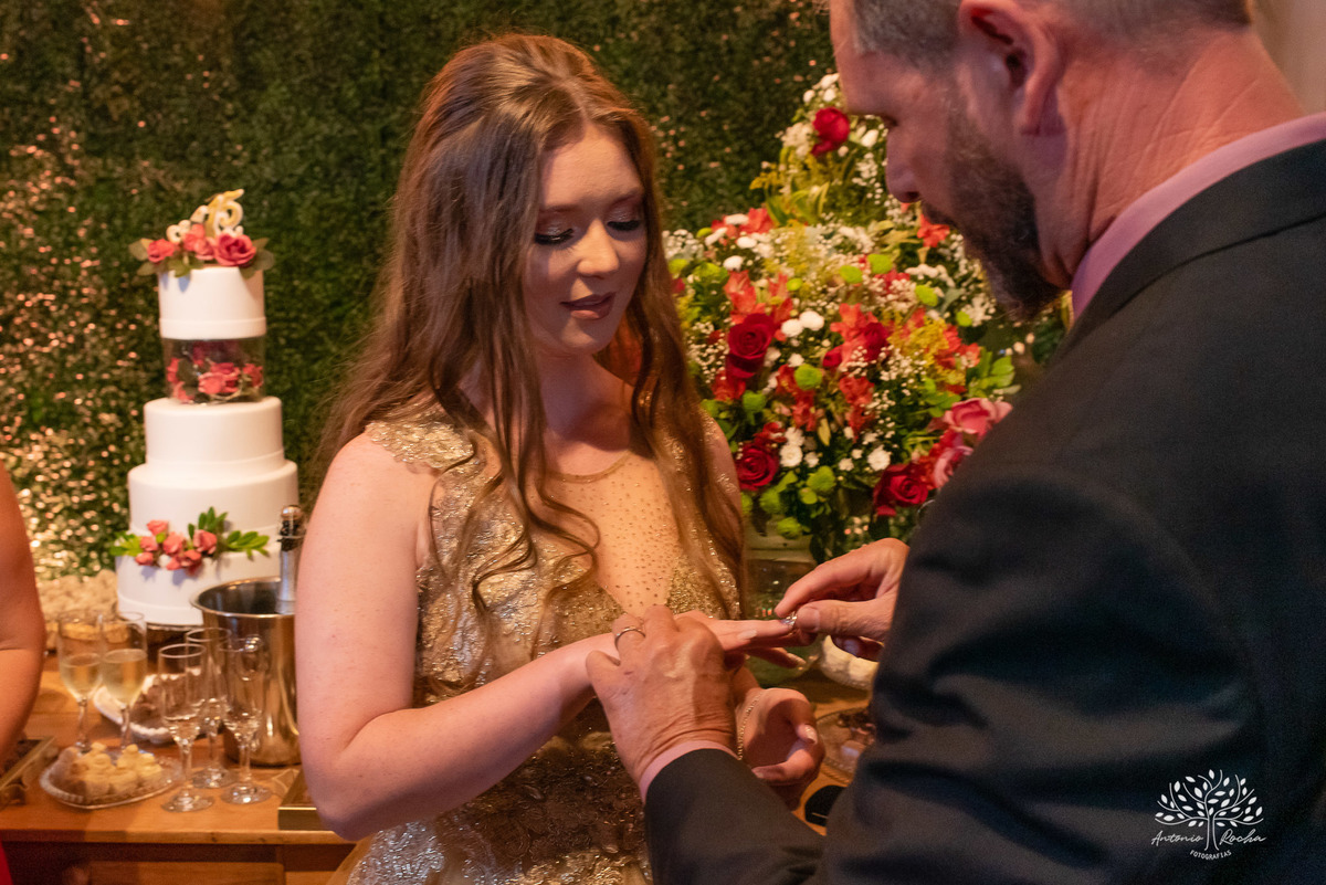 Julia – Júlia 15 Anos – Festa – Festa Debutante – Dom Manuel Quinta de Eventos – Debutante – Campo – Felicidade – Sardas – Fotografia de Família – Debutante – Pôr do Sol – Felicidade – Dourado – Antonio Rocha Fotografias – Pelotas – Quinze Anos – Alegria