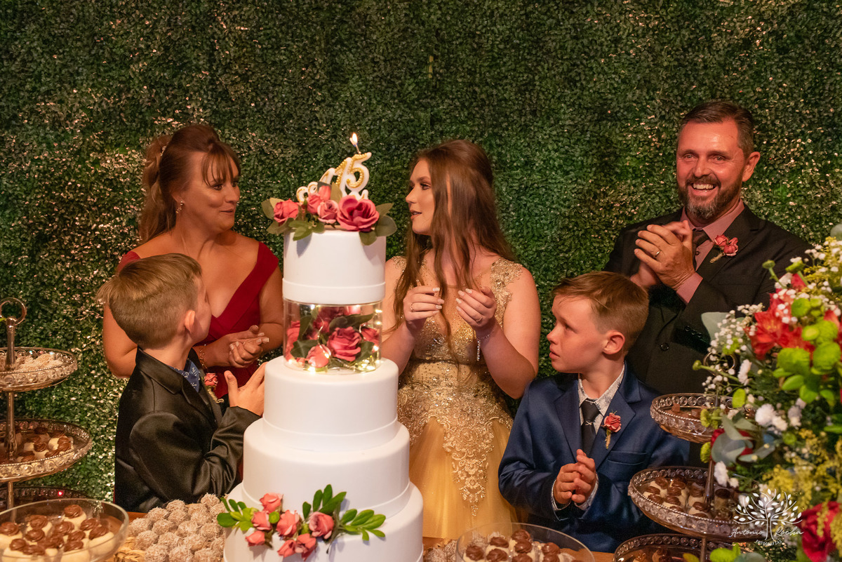 Julia – Júlia 15 Anos – Festa – Festa Debutante – Dom Manuel Quinta de Eventos – Debutante – Campo – Felicidade – Sardas – Fotografia de Família – Debutante – Pôr do Sol – Felicidade – Dourado – Antonio Rocha Fotografias – Pelotas – Quinze Anos – Alegria