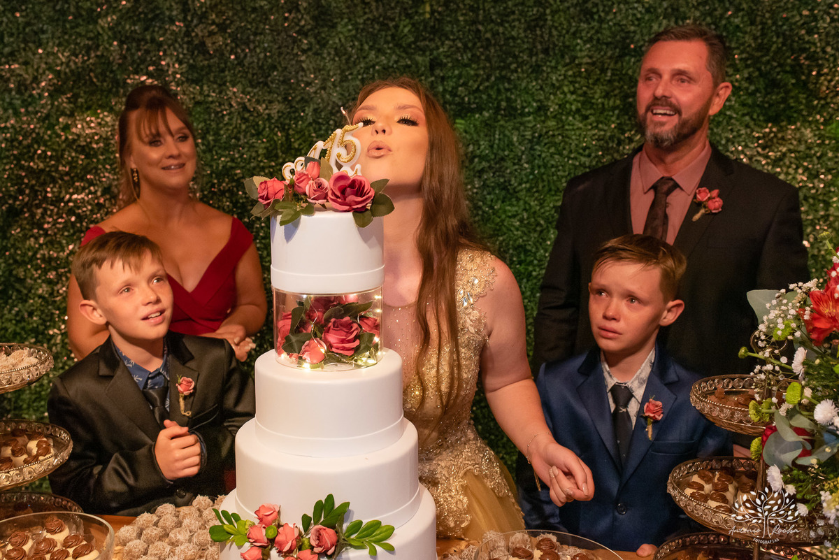 Julia – Júlia 15 Anos – Festa – Festa Debutante – Dom Manuel Quinta de Eventos – Debutante – Campo – Felicidade – Sardas – Fotografia de Família – Debutante – Pôr do Sol – Felicidade – Dourado – Antonio Rocha Fotografias – Pelotas – Quinze Anos – Alegria