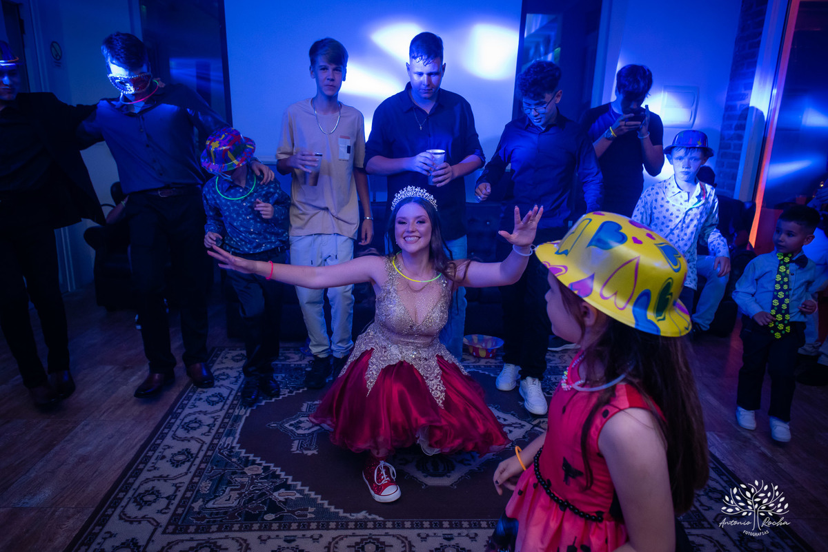 Julia – Júlia 15 Anos – Festa – Festa Debutante – Dom Manuel Quinta de Eventos – Debutante – Campo – Felicidade – Sardas – Fotografia de Família – Debutante – Pôr do Sol – Felicidade – Dourado – Antonio Rocha Fotografias – Pelotas – Quinze Anos – Alegria