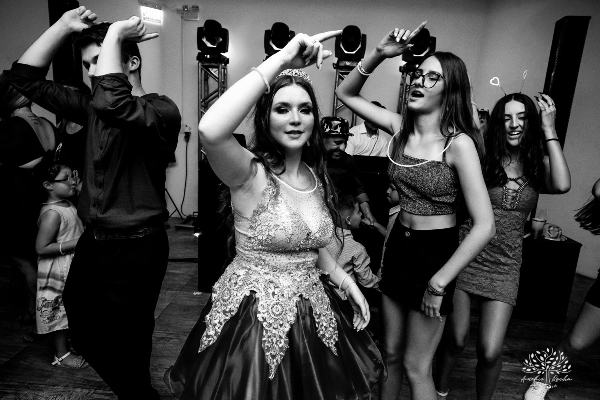 Julia – Júlia 15 Anos – Festa – Festa Debutante – Dom Manuel Quinta de Eventos – Debutante – Campo – Felicidade – Sardas – Fotografia de Família – Debutante – Pôr do Sol – Felicidade – Dourado – Antonio Rocha Fotografias – Pelotas – Quinze Anos – Alegria