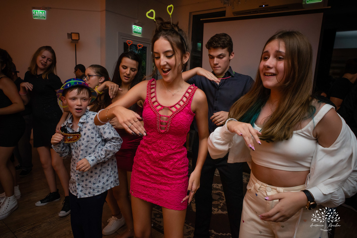 Julia – Júlia 15 Anos – Festa – Festa Debutante – Dom Manuel Quinta de Eventos – Debutante – Campo – Felicidade – Sardas – Fotografia de Família – Debutante – Pôr do Sol – Felicidade – Dourado – Antonio Rocha Fotografias – Pelotas – Quinze Anos – Alegria