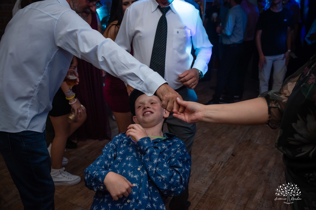 Julia – Júlia 15 Anos – Festa – Festa Debutante – Dom Manuel Quinta de Eventos – Debutante – Campo – Felicidade – Sardas – Fotografia de Família – Debutante – Pôr do Sol – Felicidade – Dourado – Antonio Rocha Fotografias – Pelotas – Quinze Anos – Alegria