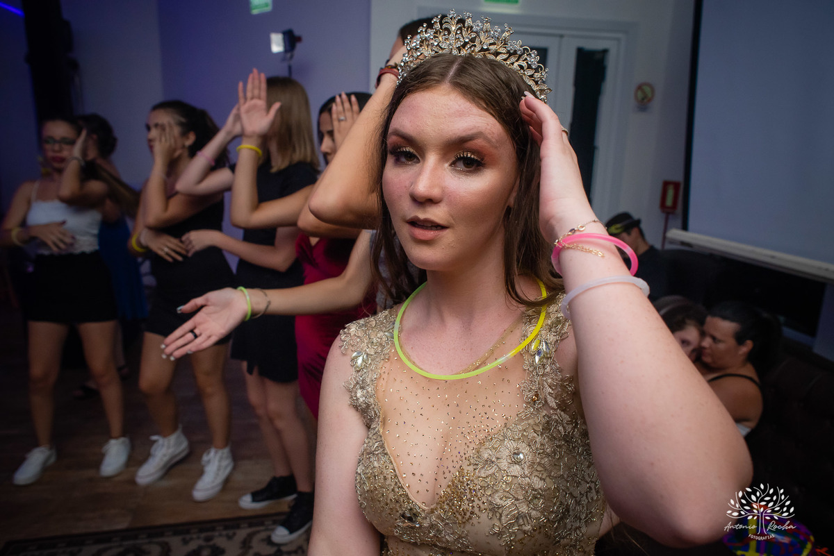 Julia – Júlia 15 Anos – Festa – Festa Debutante – Dom Manuel Quinta de Eventos – Debutante – Campo – Felicidade – Sardas – Fotografia de Família – Debutante – Pôr do Sol – Felicidade – Dourado – Antonio Rocha Fotografias – Pelotas – Quinze Anos – Alegria