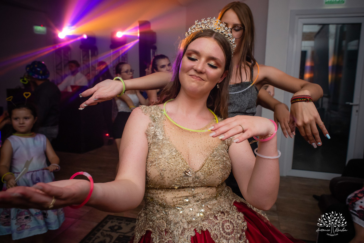 Julia – Júlia 15 Anos – Festa – Festa Debutante – Dom Manuel Quinta de Eventos – Debutante – Campo – Felicidade – Sardas – Fotografia de Família – Debutante – Pôr do Sol – Felicidade – Dourado – Antonio Rocha Fotografias – Pelotas – Quinze Anos – Alegria