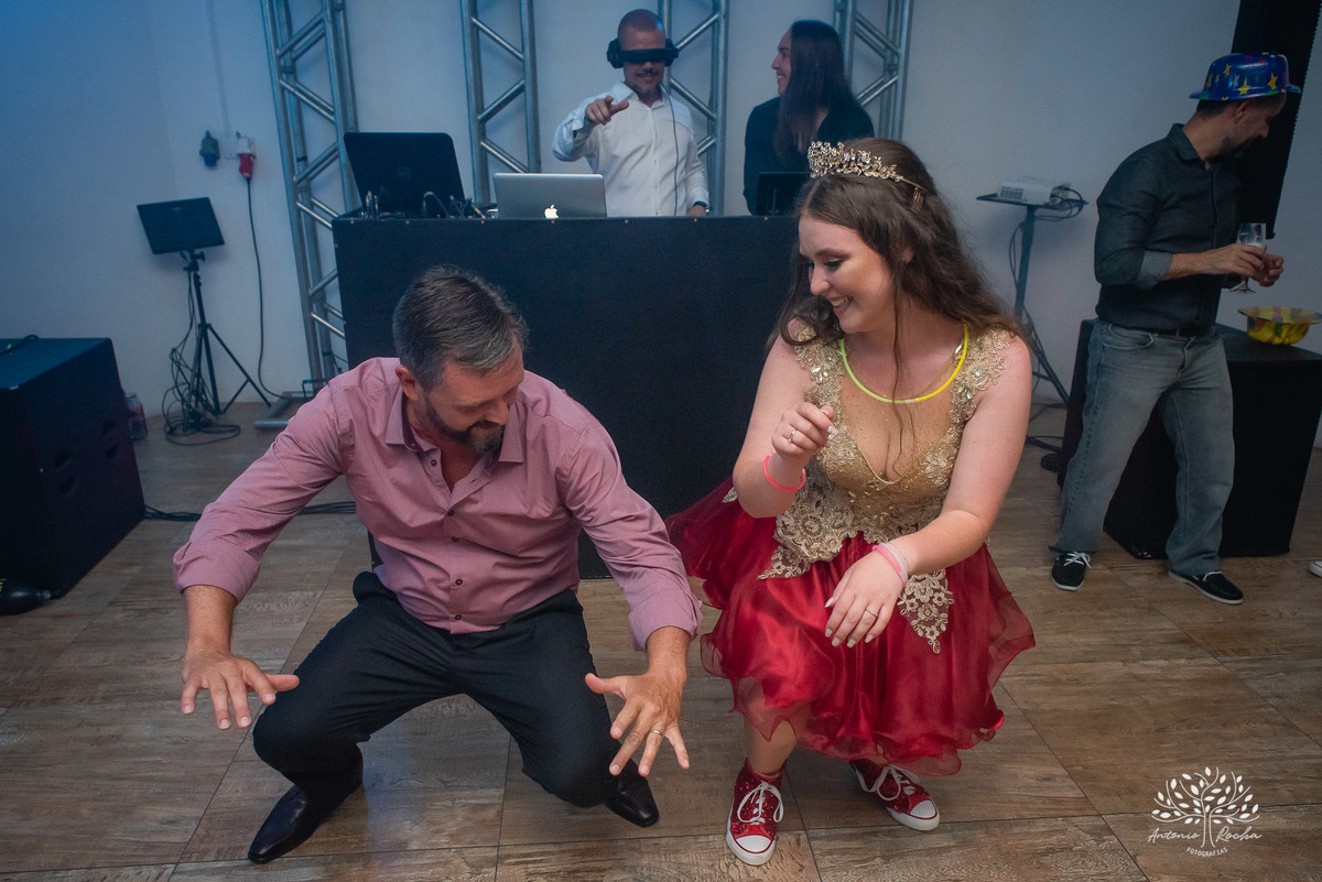 Julia – Júlia 15 Anos – Festa – Festa Debutante – Dom Manuel Quinta de Eventos – Debutante – Campo – Felicidade – Sardas – Fotografia de Família – Debutante – Pôr do Sol – Felicidade – Dourado – Antonio Rocha Fotografias – Pelotas – Quinze Anos – Alegria