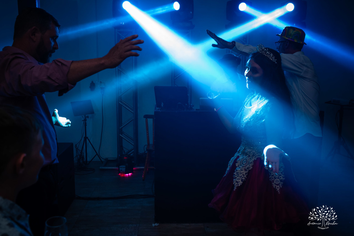 Julia – Júlia 15 Anos – Festa – Festa Debutante – Dom Manuel Quinta de Eventos – Debutante – Campo – Felicidade – Sardas – Fotografia de Família – Debutante – Pôr do Sol – Felicidade – Dourado – Antonio Rocha Fotografias – Pelotas – Quinze Anos – Alegria