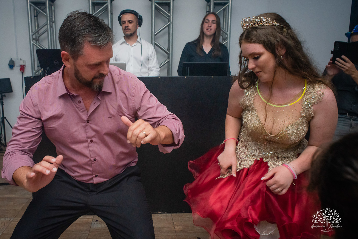 Julia – Júlia 15 Anos – Festa – Festa Debutante – Dom Manuel Quinta de Eventos – Debutante – Campo – Felicidade – Sardas – Fotografia de Família – Debutante – Pôr do Sol – Felicidade – Dourado – Antonio Rocha Fotografias – Pelotas – Quinze Anos – Alegria