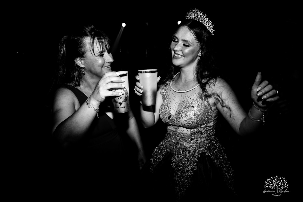 Julia – Júlia 15 Anos – Festa – Festa Debutante – Dom Manuel Quinta de Eventos – Debutante – Campo – Felicidade – Sardas – Fotografia de Família – Debutante – Pôr do Sol – Felicidade – Dourado – Antonio Rocha Fotografias – Pelotas – Quinze Anos – Alegria